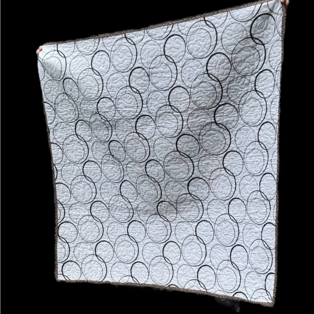 Patchwork Quilt with Multicolor Design - Picture 2 of 3